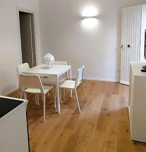 Daire Via Genova 31 *